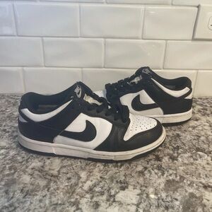 Youth Nike Dunk ‘Panda’ (size 5Y)
